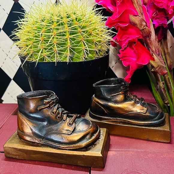 Gilded Bronze Baby Shoe Bookends – Timeless Mid-Century Elegance - Picture 5 of 15